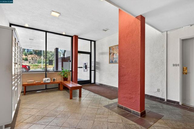 2005 Pleasant Valley Ave 103, Oakland, CA 94611