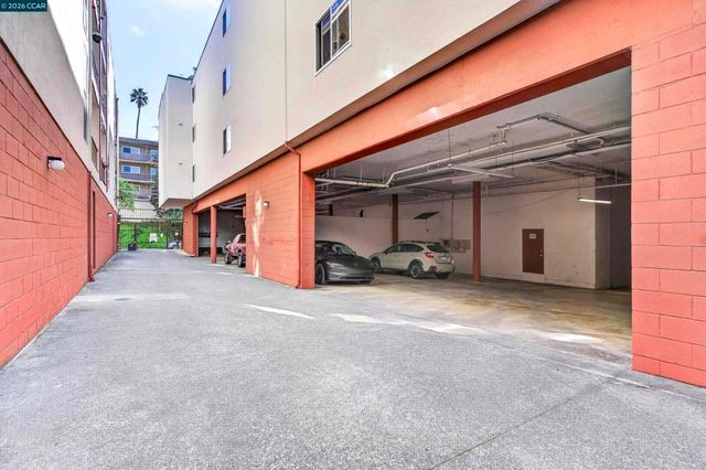 2005 Pleasant Valley Ave 103, Oakland, CA 94611