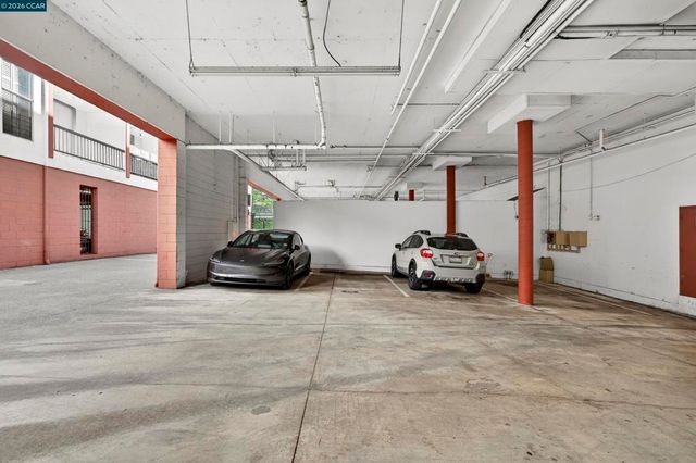 2005 Pleasant Valley Ave 103, Oakland, CA 94611