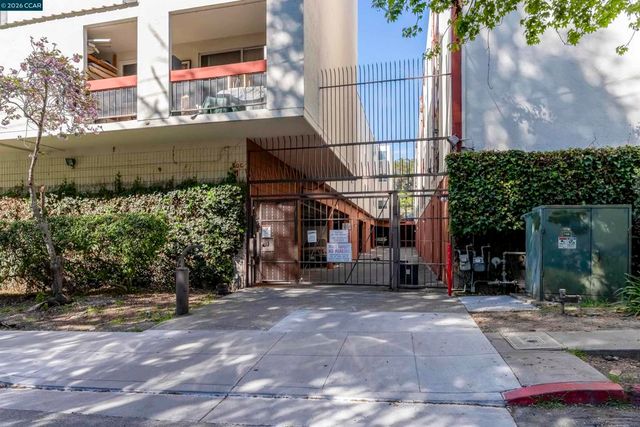 2005 Pleasant Valley Ave 103, Oakland, CA 94611