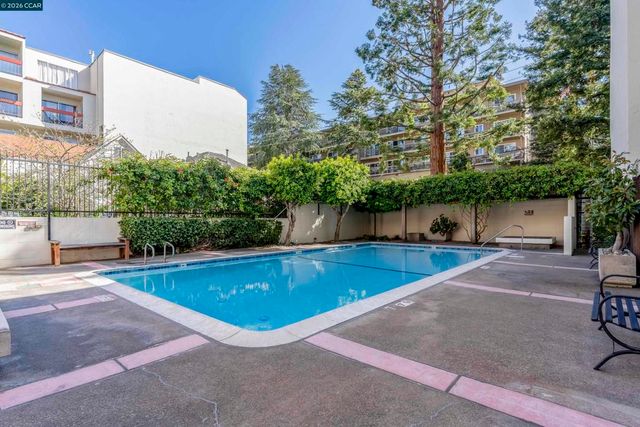 2005 Pleasant Valley Ave 103, Oakland, CA 94611