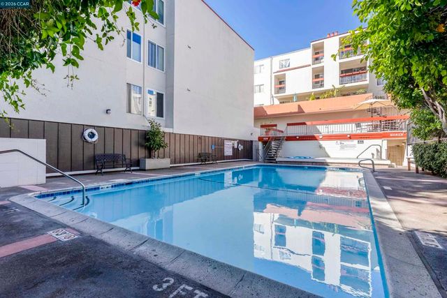 2005 Pleasant Valley Ave 103, Oakland, CA 94611