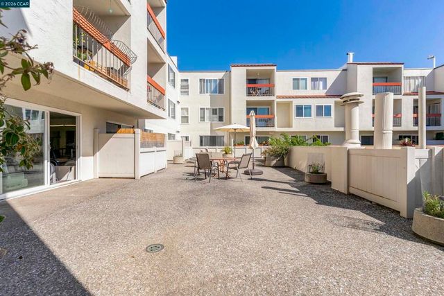 2005 Pleasant Valley Ave 103, Oakland, CA 94611