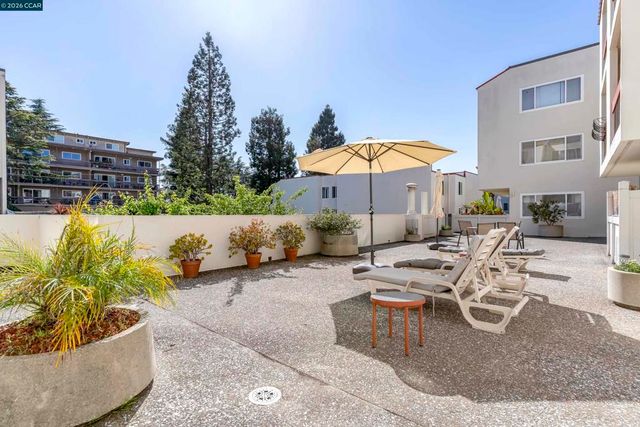 2005 Pleasant Valley Ave 103, Oakland, CA 94611