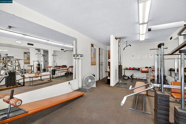 2005 Pleasant Valley Ave 103, Oakland, CA 94611