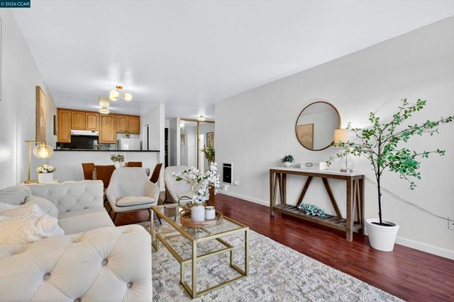 2005 Pleasant Valley Ave 103, Oakland, CA 94611