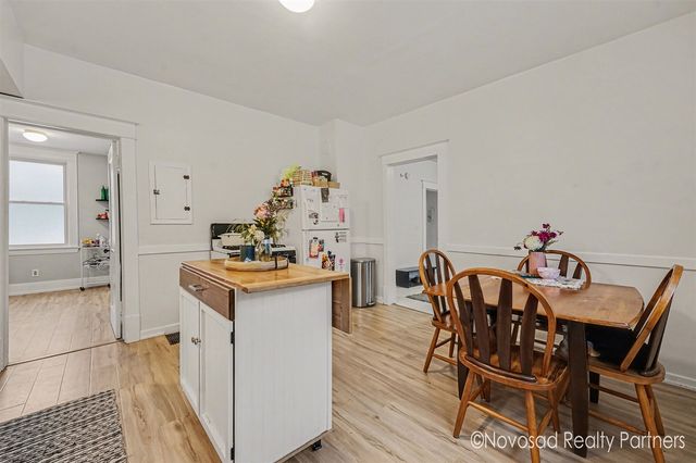 725 Crescent Street, Grand Rapids, MI 49503