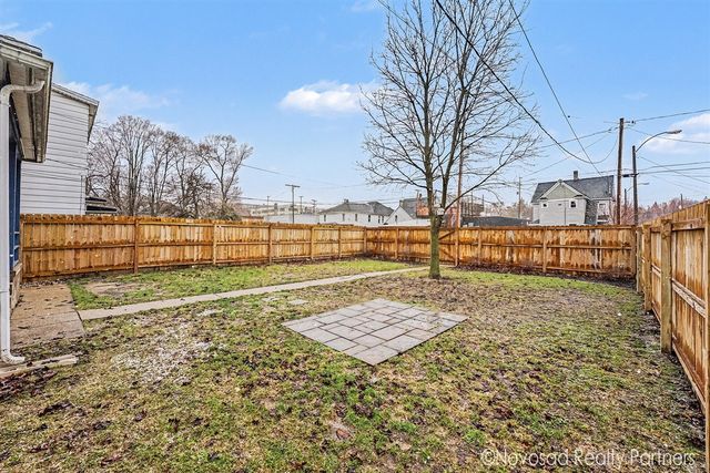 725 Crescent Street, Grand Rapids, MI 49503