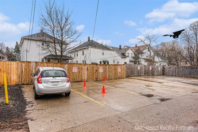 725 Crescent Street, Grand Rapids, MI 49503