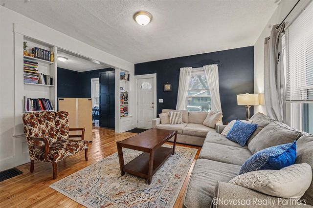 725 Crescent Street, Grand Rapids, MI 49503