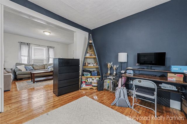 725 Crescent Street, Grand Rapids, MI 49503