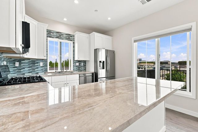 2973 Fair Oaks Avenue, Redwood City, CA 94063