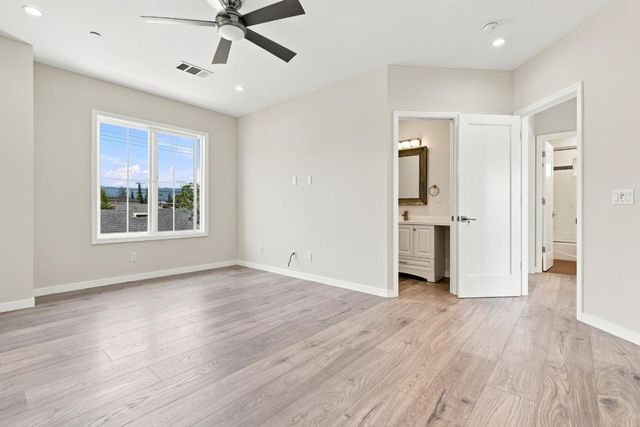 2973 Fair Oaks Avenue, Redwood City, CA 94063
