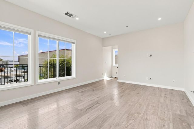 2973 Fair Oaks Avenue, Redwood City, CA 94063