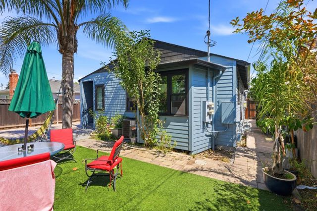 2973 Fair Oaks Avenue, Redwood City, CA 94063