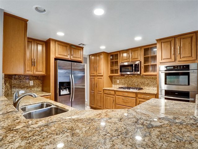 76871 Castle Court, Palm Desert, CA 92211