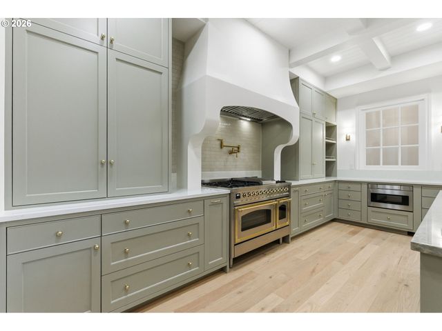 1415 S MILITARY Rd, Portland, OR 97219