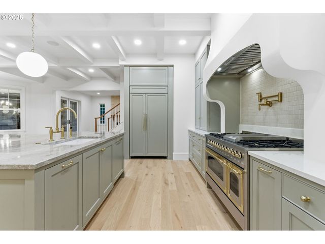 1415 S MILITARY Rd, Portland, OR 97219