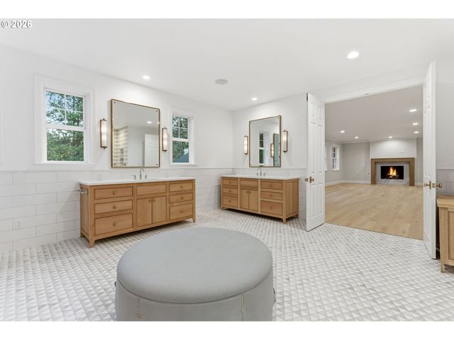 1415 S MILITARY Rd, Portland, OR 97219