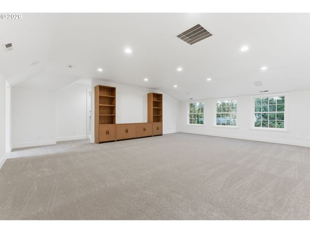 1415 S MILITARY Rd, Portland, OR 97219