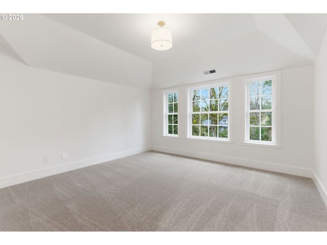 1415 S MILITARY Rd, Portland, OR 97219