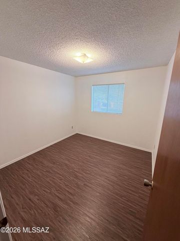 6640 W Drexel Road, Tucson, AZ 85757