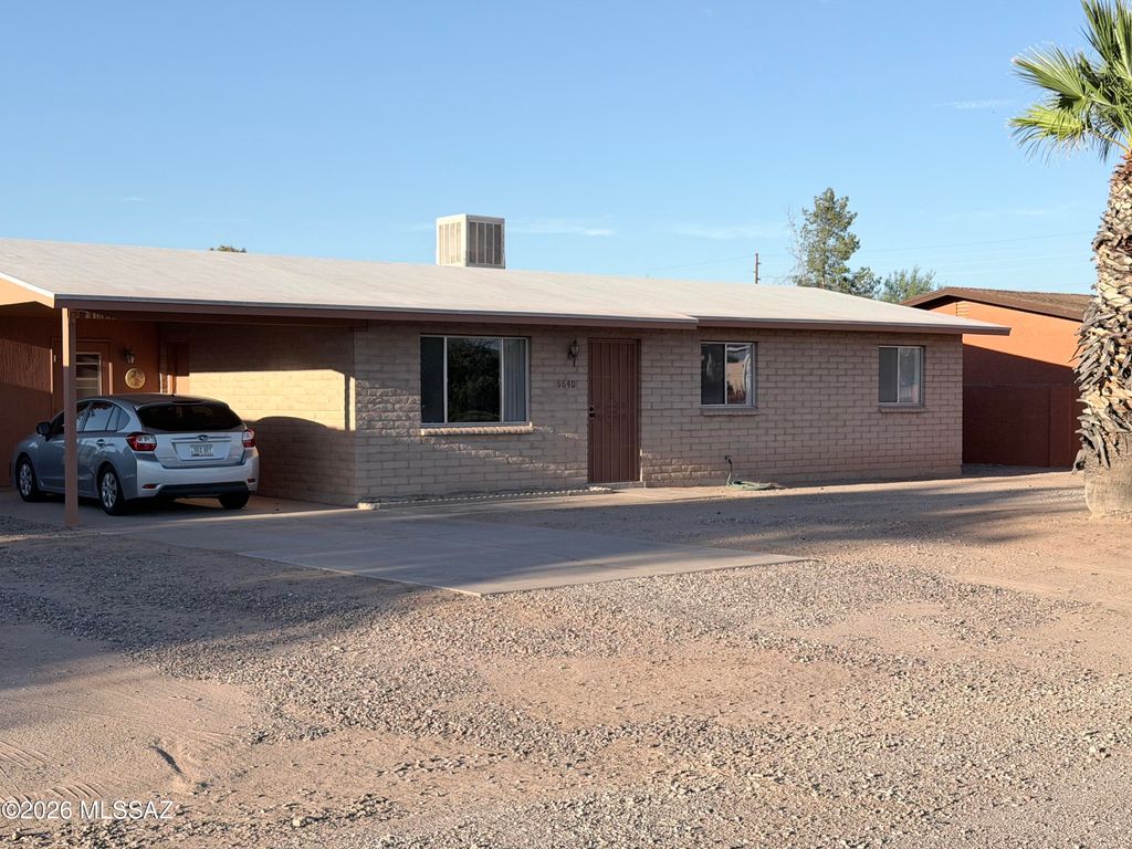 6640 W Drexel Road, Tucson, AZ 85757