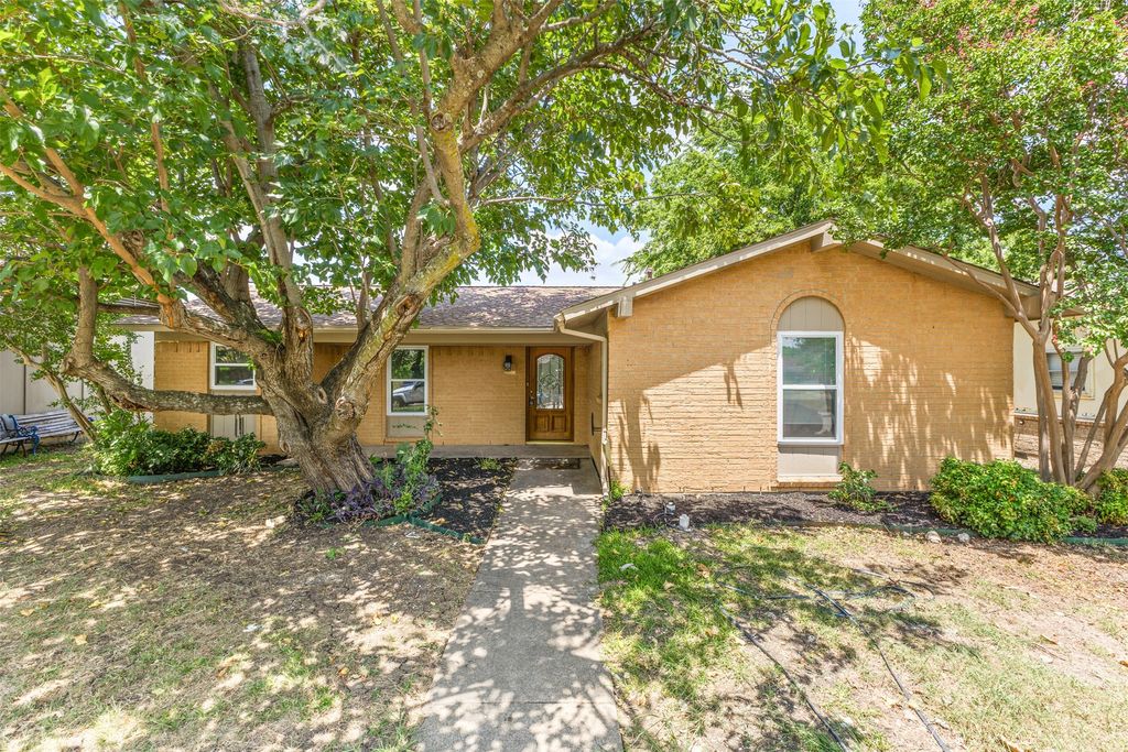 929 Meadow Mead Drive, Allen, TX 75002