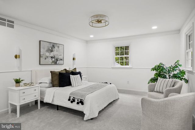 2 WOODS EDGE CT, Medford, NJ 08055