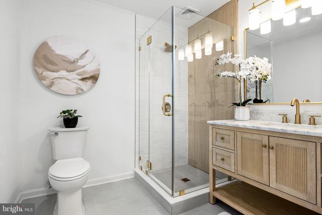 2 WOODS EDGE CT, Medford, NJ 08055