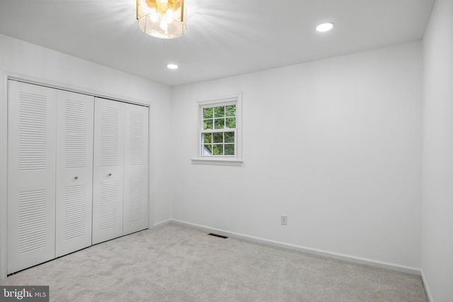 2 WOODS EDGE CT, Medford, NJ 08055