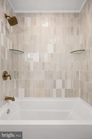 2 WOODS EDGE CT, Medford, NJ 08055
