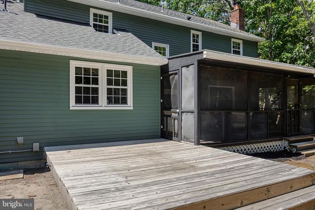 2 WOODS EDGE CT, Medford, NJ 08055