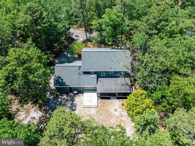 2 WOODS EDGE CT, Medford, NJ 08055