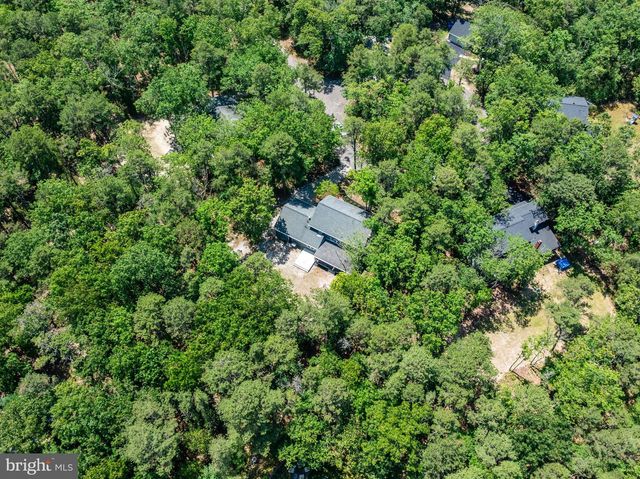 2 WOODS EDGE CT, Medford, NJ 08055