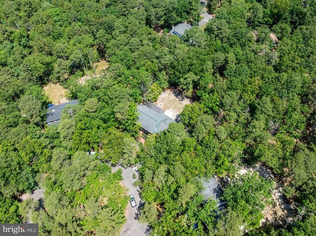 2 WOODS EDGE CT, Medford, NJ 08055