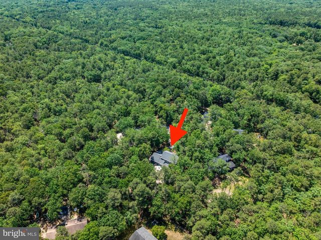2 WOODS EDGE CT, Medford, NJ 08055