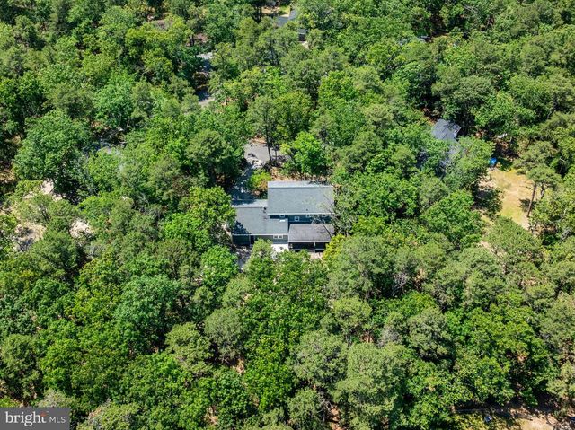 2 WOODS EDGE CT, Medford, NJ 08055