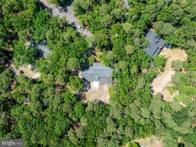 2 WOODS EDGE CT, Medford, NJ 08055