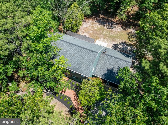 2 WOODS EDGE CT, Medford, NJ 08055