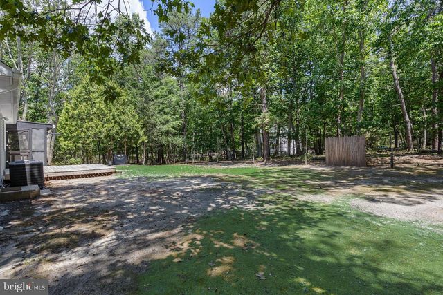 2 WOODS EDGE CT, Medford, NJ 08055