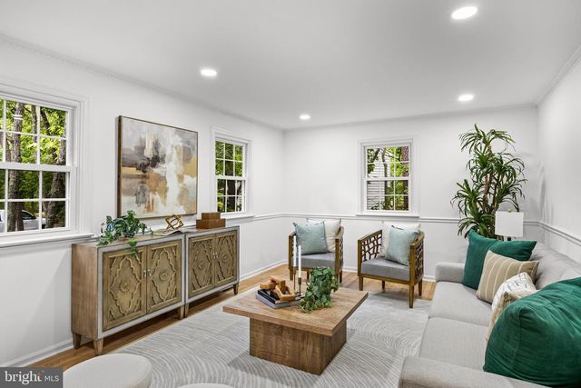 2 WOODS EDGE CT, Medford, NJ 08055