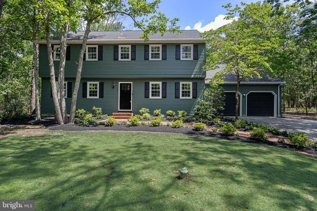 2 WOODS EDGE CT, Medford, NJ 08055