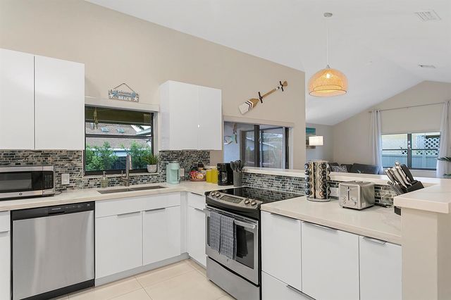 231 SE 8th Street, Dania Beach, FL 33004