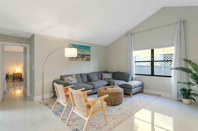 231 SE 8th Street, Dania Beach, FL 33004