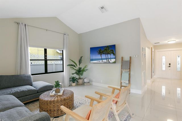 231 SE 8th Street, Dania Beach, FL 33004