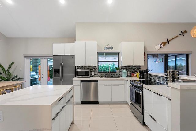 231 SE 8th Street, Dania Beach, FL 33004