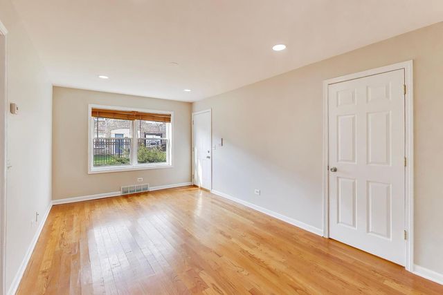 7415 N Wolcott Avenue 1E, Chicago, IL 60626