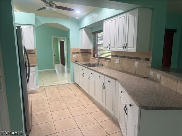 3302 SE 11th AVE, Cape Coral, FL 33904
