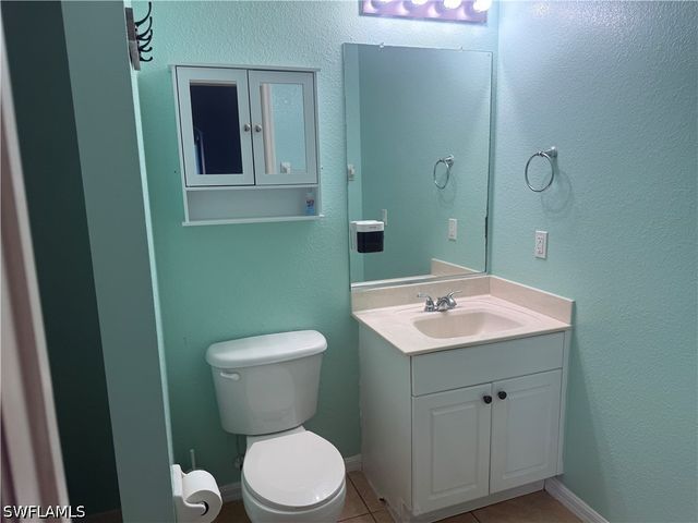 3302 SE 11th AVE, Cape Coral, FL 33904